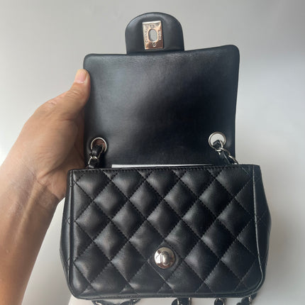 Sac bandoulière Chanel Classic Flap Mini carré en agneau verni noir 2014