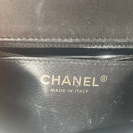 Sac bandoulière Chanel Classic Flap Mini carré en agneau verni noir 2014