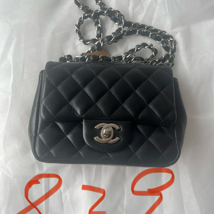 Sac bandoulière Chanel Classic Flap Mini carré en agneau verni noir 2014