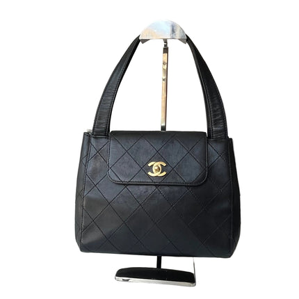 Sac Chanel Vintage Kelly à Rabat en Cuir Noir avec Bandoulière Réglable et Bijouterie en Or 24 carats