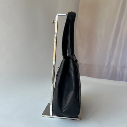 Sac Chanel Vintage Kelly à Rabat en Cuir Noir avec Bandoulière Réglable et Bijouterie en Or 24 carats
