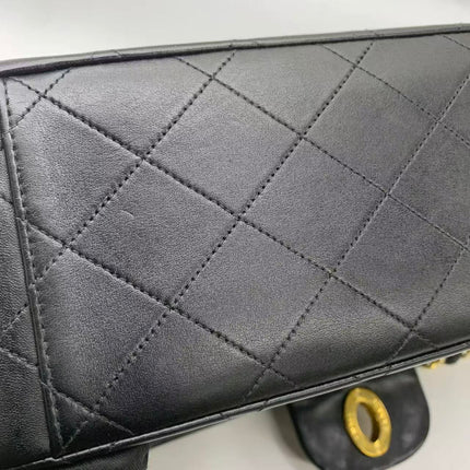 Vendu : Chanel Classic Flap Grand modèle, Agneau noir, vintage 1994, logo Mega CC plaqué or 24 carats