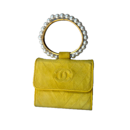 Sac bandoulière pochette Chanel 22p Mini en agneau matelassé blanc