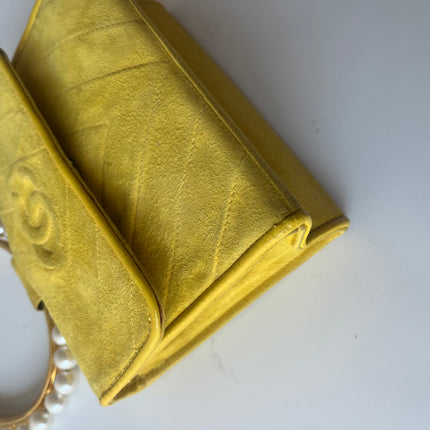 Sac bandoulière pochette Chanel 22p Mini en agneau matelassé blanc