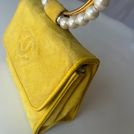 Sac bandoulière pochette Chanel 22p Mini en agneau matelassé blanc