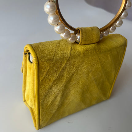 Sac bandoulière pochette Chanel 22p Mini en agneau matelassé blanc