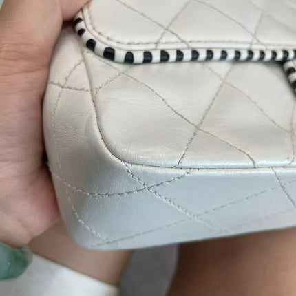 Chanel Classic Flap Vintage aus schwarzem Lammleder mit 24-Karat-Gold-Hardware