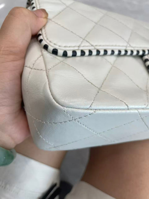 Chanel Classic Flap Medium Happy Stitch Cuir de veau vieilli noir Finitions dorées, 2015-2016