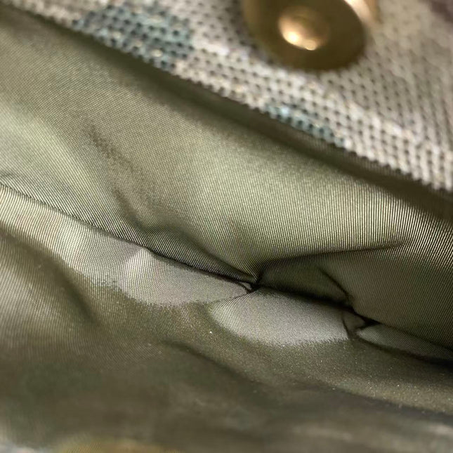 Sac à bandoulière Dior Saddle en cuir vert moyen avec finitions métalliques dorées