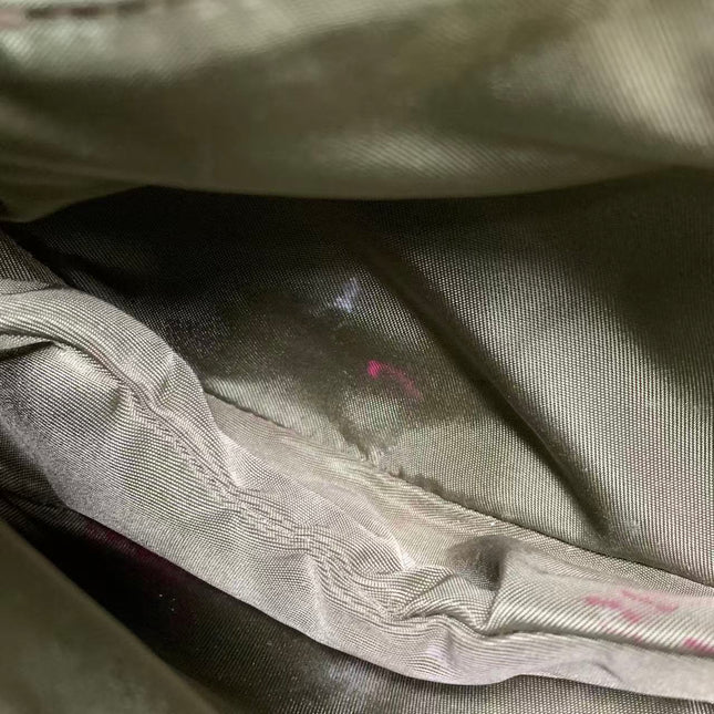 Sac à bandoulière Dior Saddle en cuir vert moyen avec finitions métalliques dorées