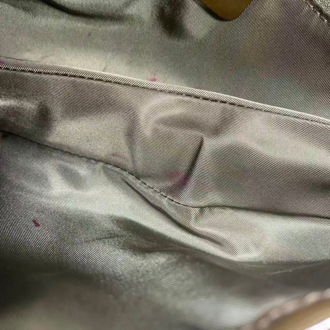Sac à bandoulière Dior Saddle en cuir vert moyen avec finitions métalliques dorées