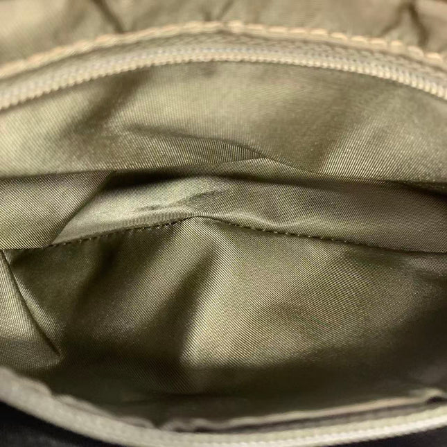 Sac à bandoulière Dior Saddle en cuir vert moyen avec finitions métalliques dorées