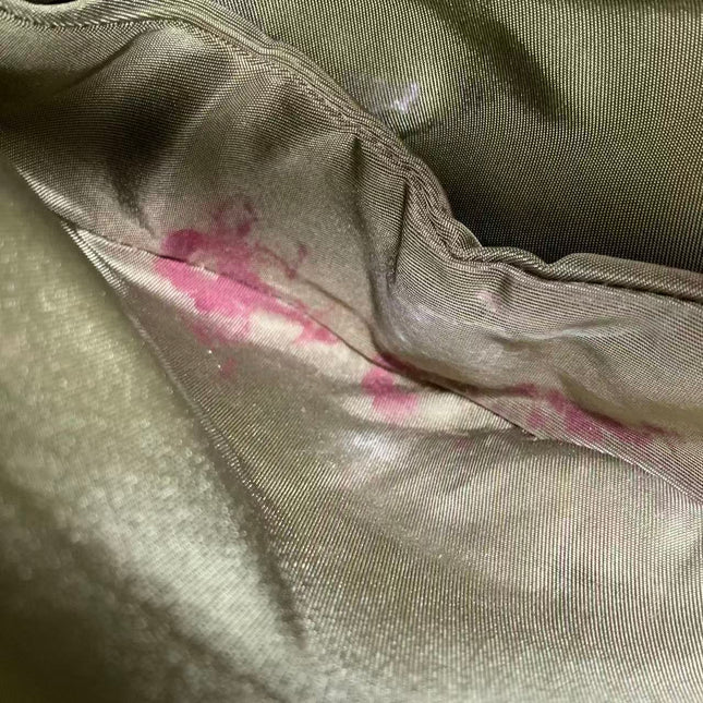 Sac à bandoulière Dior Saddle en cuir vert moyen avec finitions métalliques dorées