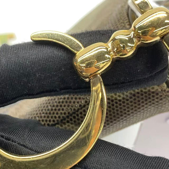 Sac à bandoulière Dior Saddle en cuir vert moyen avec finitions métalliques dorées