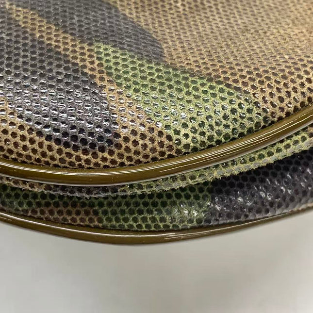 Sac à bandoulière Dior Saddle en cuir vert moyen avec finitions métalliques dorées