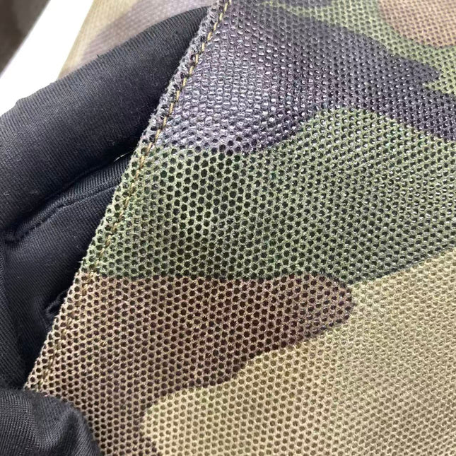 Sac à bandoulière Dior Saddle en cuir vert moyen avec finitions métalliques dorées