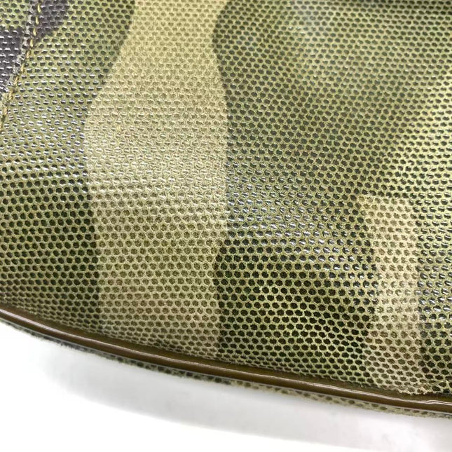 Sac à bandoulière Dior Saddle en cuir vert moyen avec finitions métalliques dorées