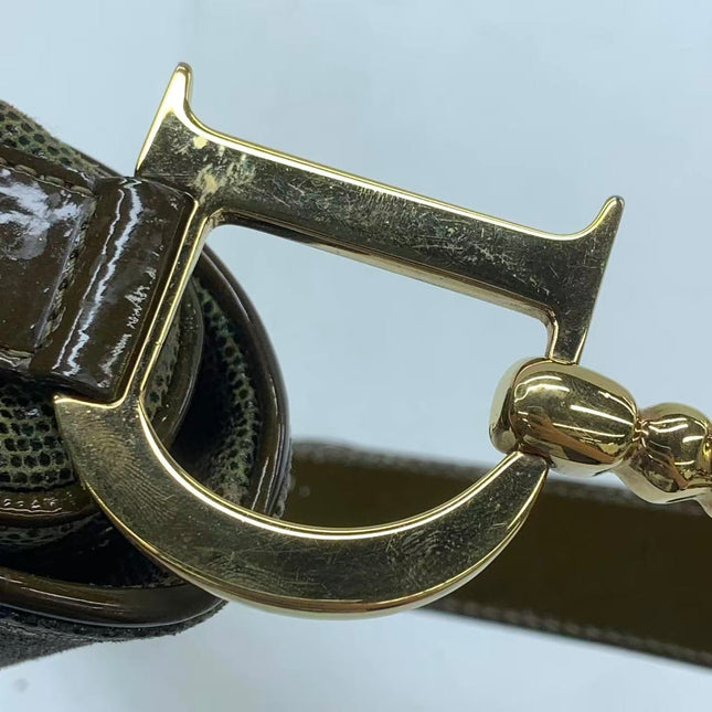 Sac à bandoulière Dior Saddle en cuir vert moyen avec finitions métalliques dorées