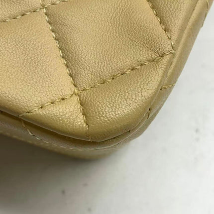 Chanel Classic Flap Medium Cuir d'agneau beige avec accastillage doré, 2009