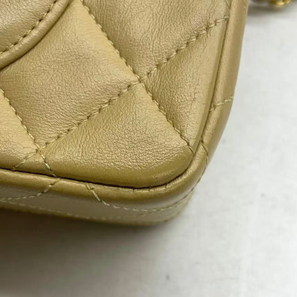 Chanel Classic Flap Medium Cuir d'agneau beige avec accastillage doré, 2009