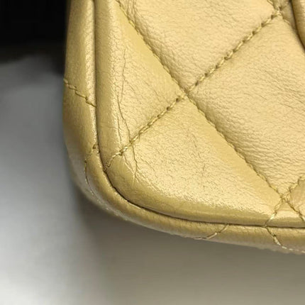 Chanel Classic Flap Medium Cuir d'agneau beige avec accastillage doré, 2009