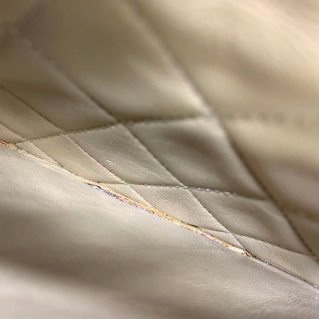 Chanel Classic Flap Medium Cuir d'agneau beige avec accastillage doré, 2009