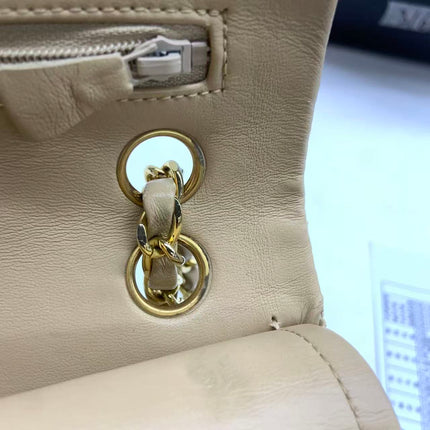 Chanel Classic Flap Medium Cuir d'agneau beige avec accastillage doré, 2009