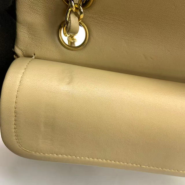 Chanel Classic Flap Medium Cuir d'agneau beige avec accastillage doré, 2009