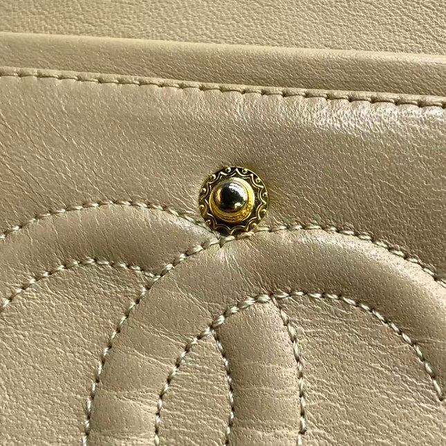Chanel Classic Flap Medium Cuir d'agneau beige avec accastillage doré, 2009