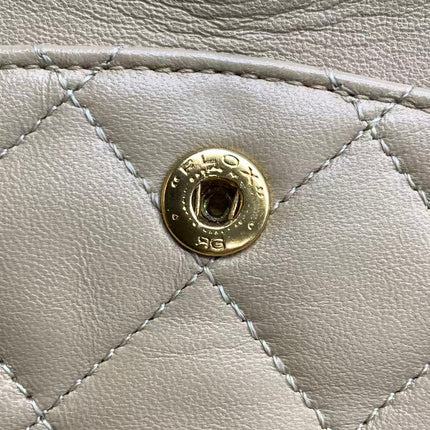 Chanel Classic Flap Medium Cuir d'agneau beige avec accastillage doré, 2009