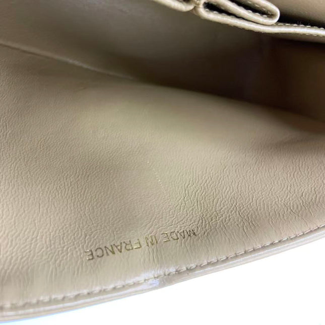Chanel Classic Flap Medium Cuir d'agneau beige avec accastillage doré, 2009