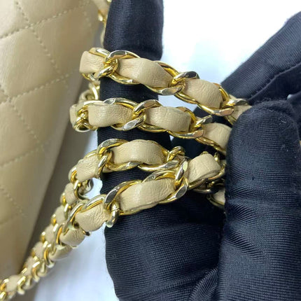 Chanel Classic Flap Medium Cuir d'agneau beige avec accastillage doré, 2009