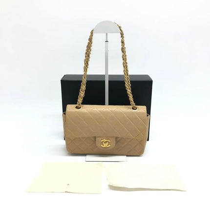 Chanel Classic Flap Medium Cuir d'agneau beige avec accastillage doré, 2009