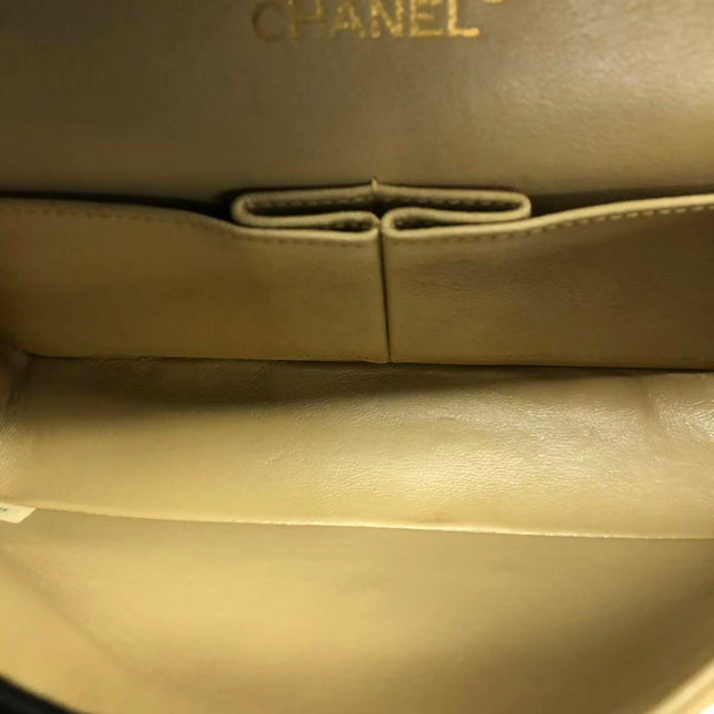 Chanel Classic Flap Medium Cuir d'agneau beige avec accastillage doré, 2009