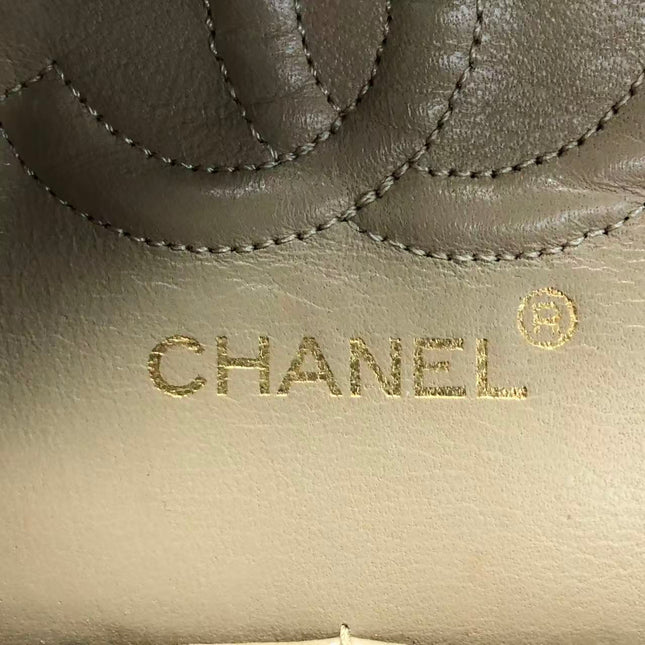 Chanel Classic Flap Medium Cuir d'agneau beige avec accastillage doré, 2009