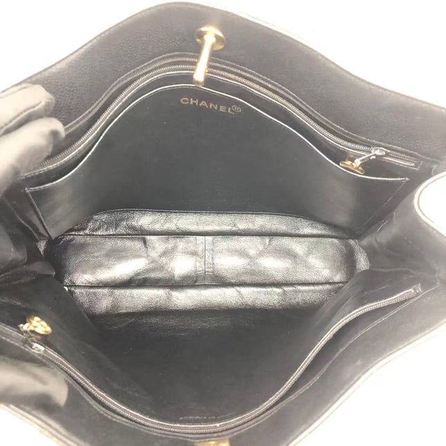 Chanel Wallet on Chain Classique rabat en cuir grainé noir, finition argentée