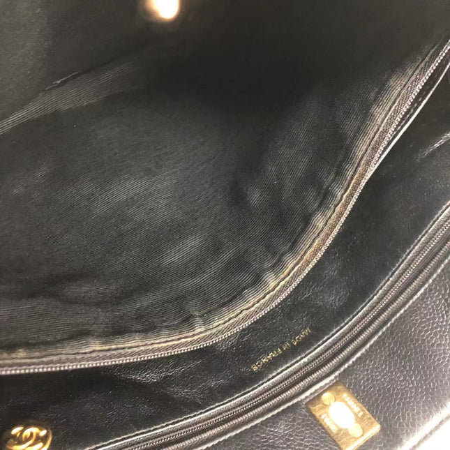 Chanel Wallet on Chain Classique rabat en cuir grainé noir, finition argentée