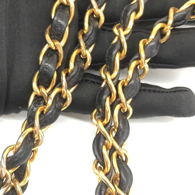Chanel Wallet on Chain Classique rabat en cuir grainé noir, finition argentée