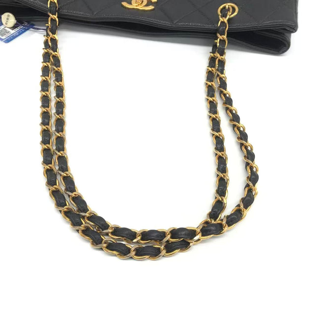 Chanel Wallet on Chain Classique rabat en cuir grainé noir, finition argentée