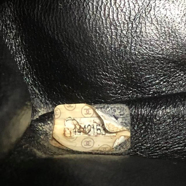 Chanel Wallet on Chain Classique rabat en cuir grainé noir, finition argentée