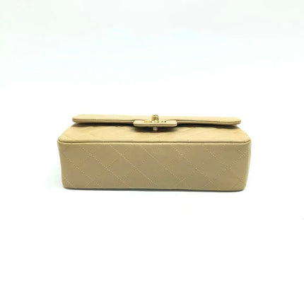 Chanel Classic Flap Medium Cuir d'agneau beige avec accastillage doré, 2009