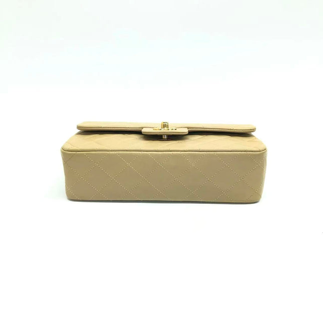 Chanel Classic Flap Medium Cuir d'agneau beige avec accastillage doré, 2009