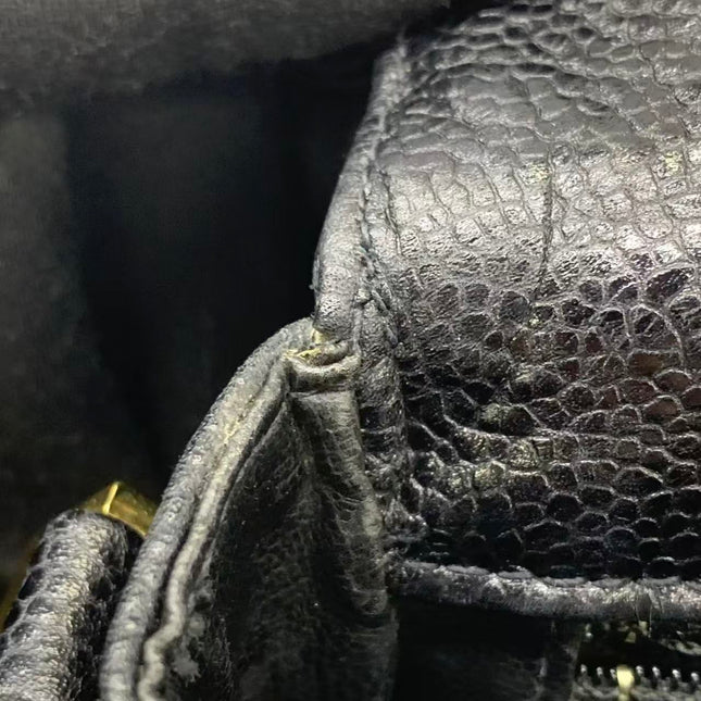 Sac à bandoulière Chanel Matelasse en daim marron fauve et chaîne double dorée, avec breloque Coco, taille médium