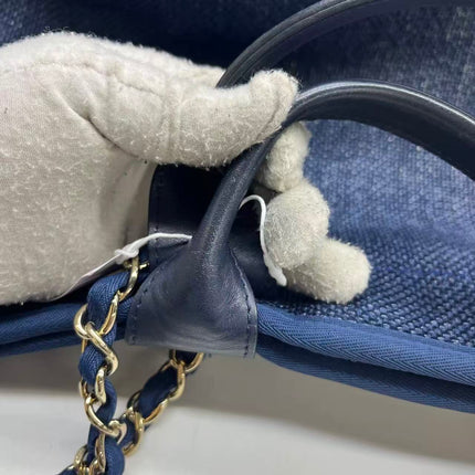 Verkauft Chanel Deauville Tote Medium White