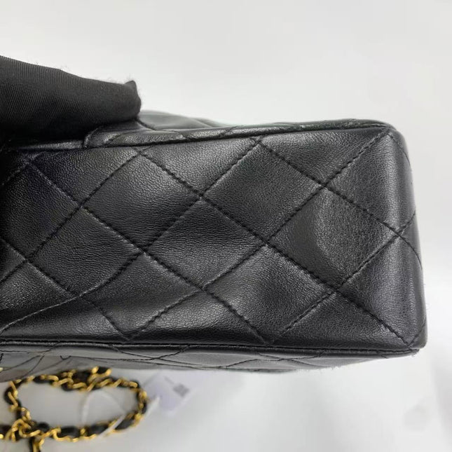 Chanel Classic Flap Medium Vintage Black Lambskin Leather 24k Gold Hardware 1994-1996