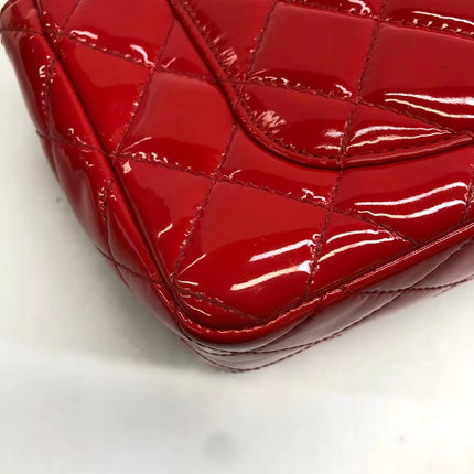 Chanel Classique Mini Rabat Cuir Verni Rouge Métal Argenté