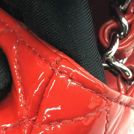 Chanel Classique Mini Rabat Cuir Verni Rouge Métal Argenté