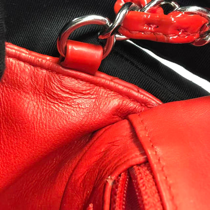 Chanel Classique Mini Rabat Cuir Verni Rouge Métal Argenté