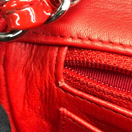 Chanel Classique Mini Rabat Cuir Verni Rouge Métal Argenté