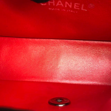 Chanel Classique Mini Rabat Cuir Verni Rouge Métal Argenté